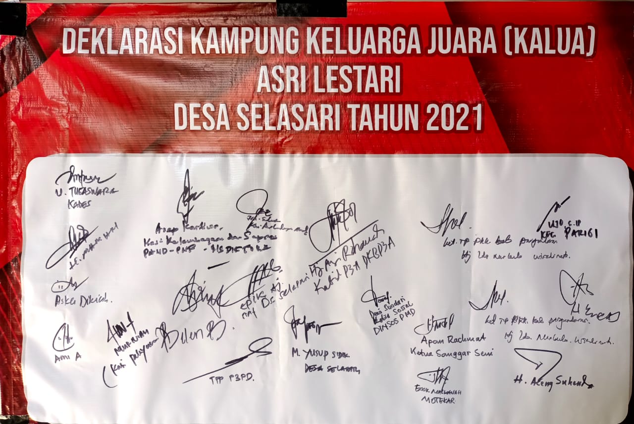 Deklarasi Kampung Keluarga Juara (KALUA)